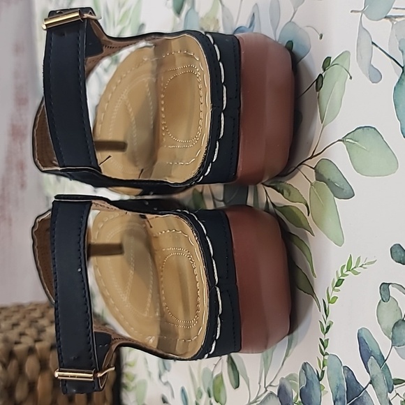 Bundle of 2 black and navy sandals - Picture 4 of 5